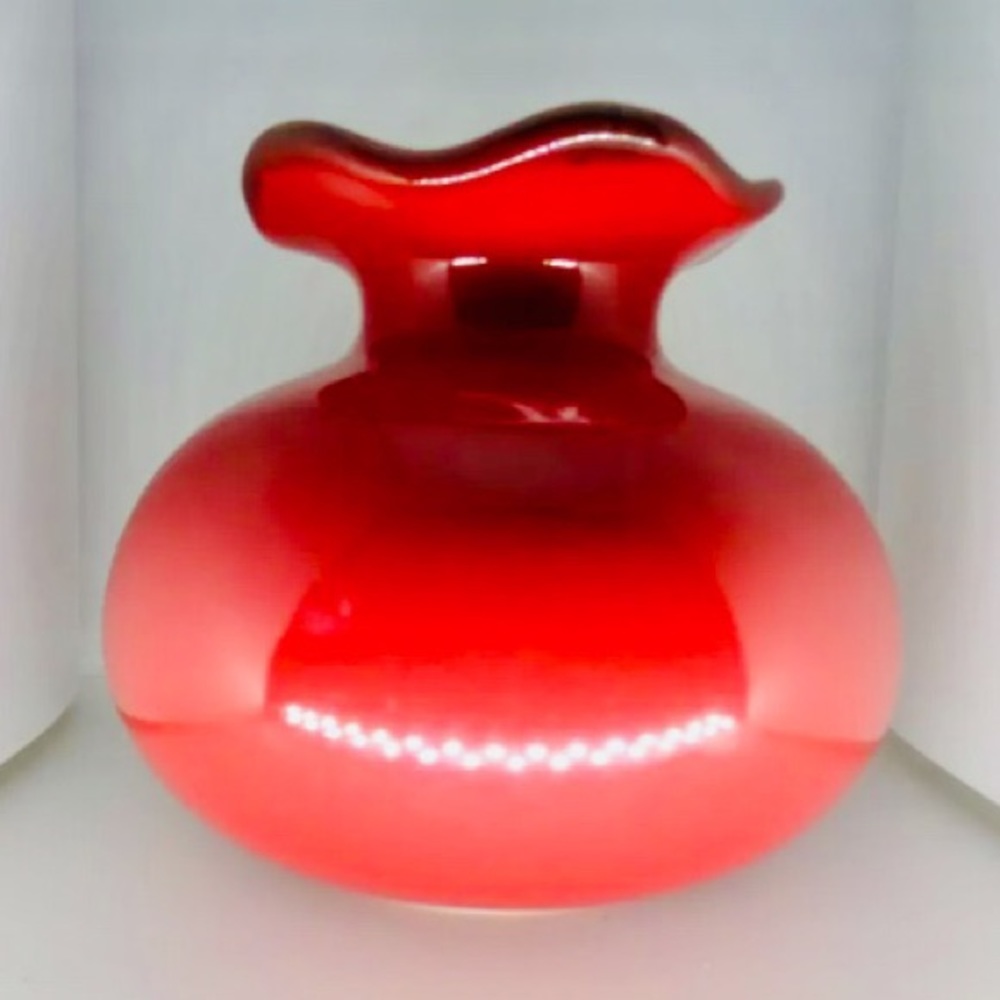 SLAH/WH Cinnabar Vase 6” H Substantially Made EUC